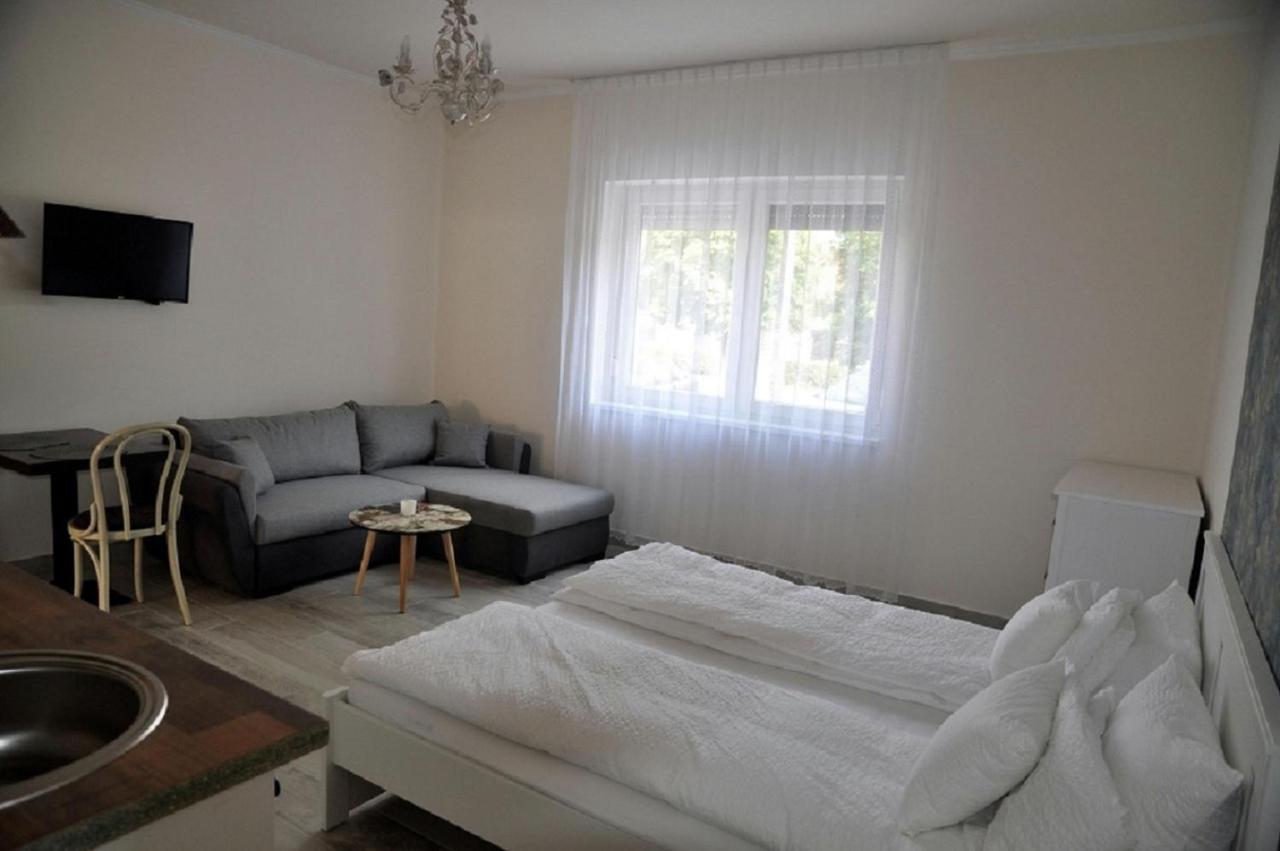 River Apartment Makó Eksteriør billede