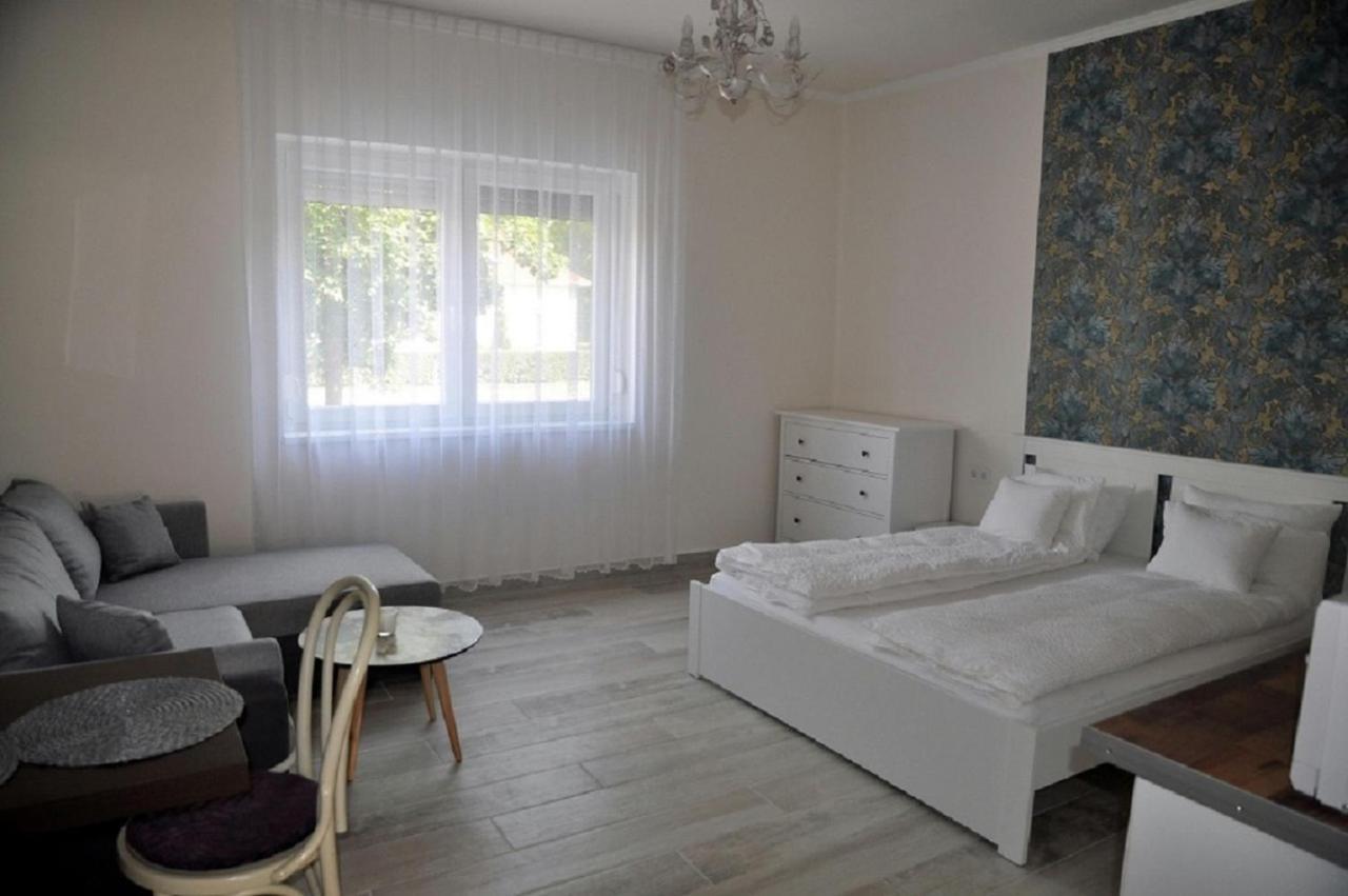 River Apartment Makó Eksteriør billede