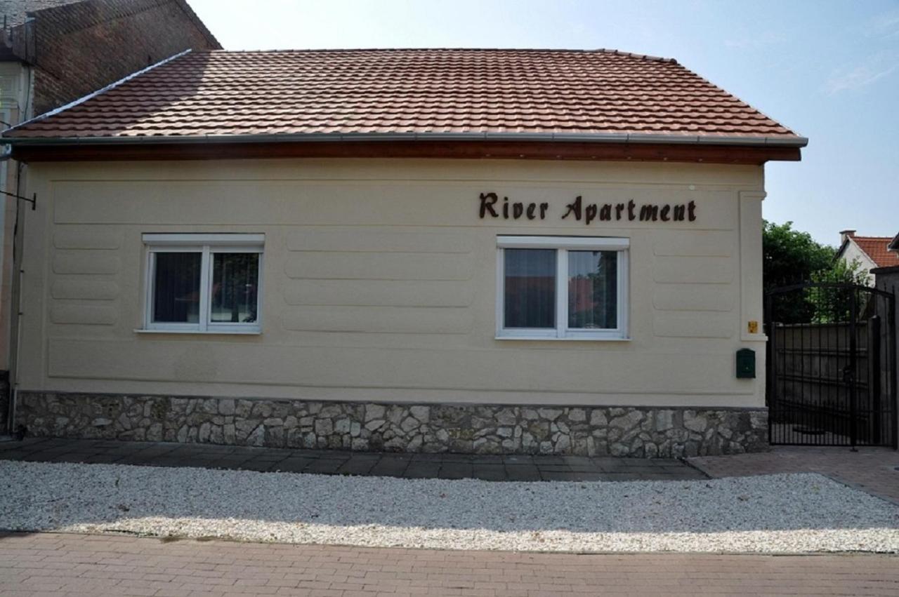 River Apartment Makó Eksteriør billede